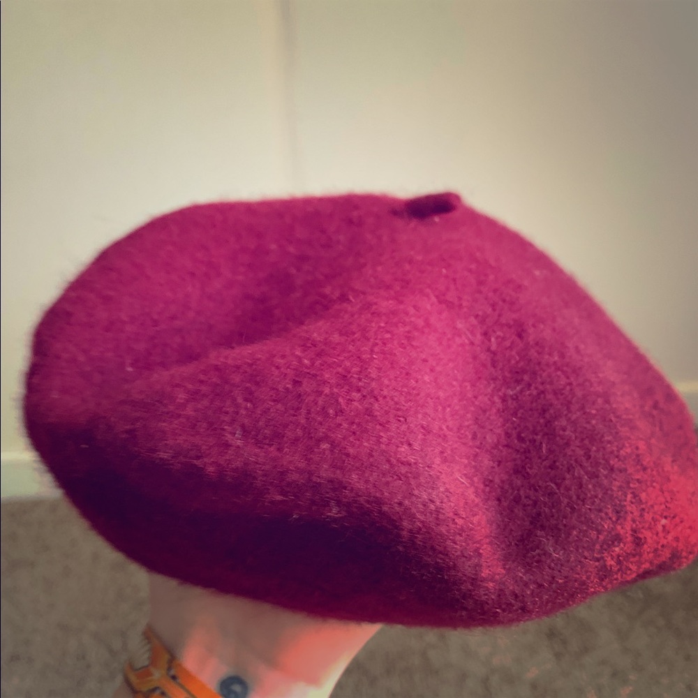 Wool raspberry beret